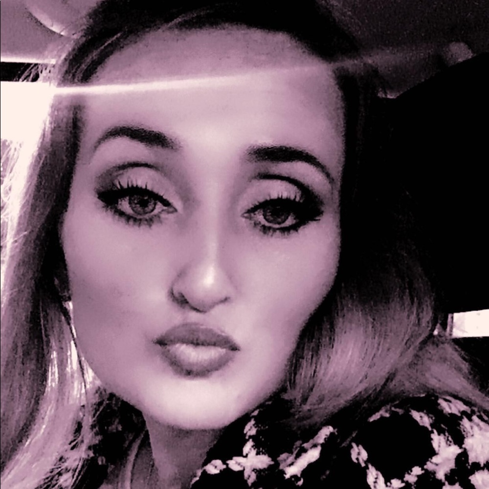 Meet your Posher, Ashley